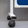 Kółka w tablicy Prestige posiadają system blokowania